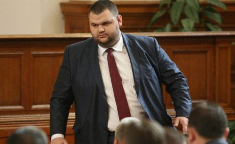 Делян Пеевски си продаде "Техномаркет"
