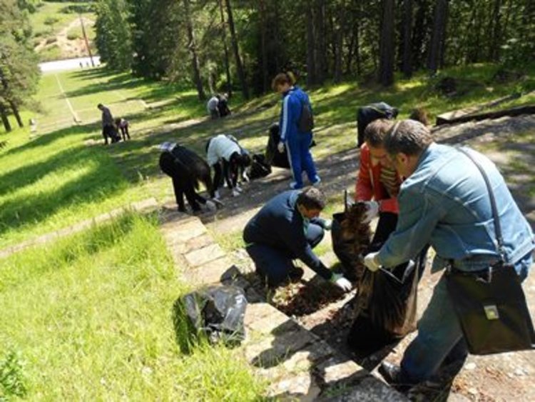 4500 родопчани, 86 фирми и 47 училища в Смолянско участваха в акцията "Да изчистим България заедно!"