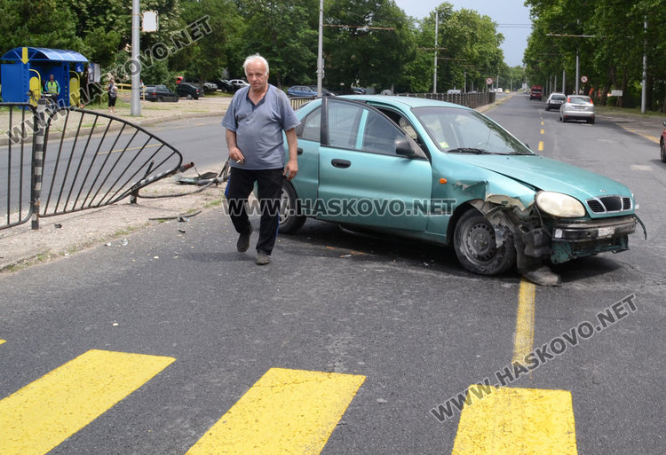 Мъртвопиян с Деу Ланос отнесе мантинелата до пешеходна пътека