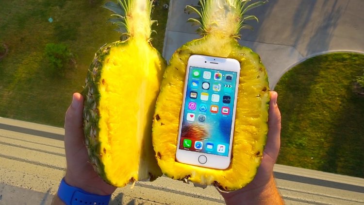 iPhonе в ананас. Краш тест от 30 метра височина (видео)