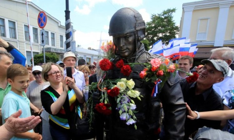 В Крим откриха статуя на руски войник