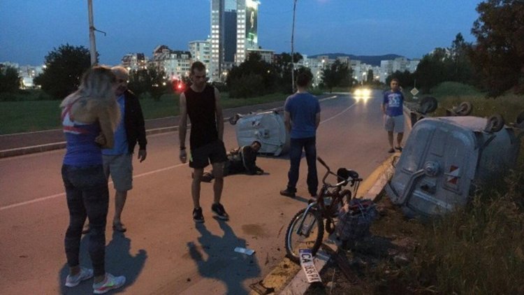 Джип отнесе пешеходец , избяга, но му остана номера  