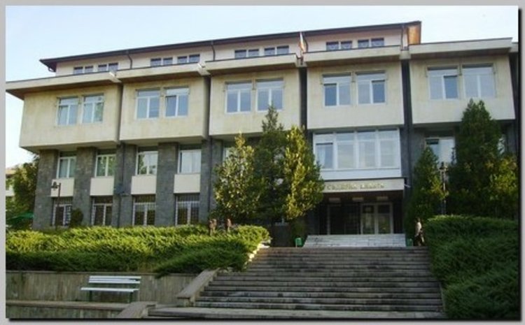Такси, искани от общините Чепеларе и Баните, влизат в съда