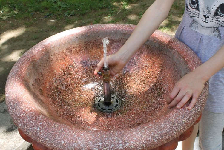 Чешмите в центъра на Димитровград - с вода в юнските жеги