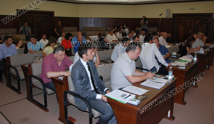 Шалапатов: Парковете в Хасково са превърнати в кръчми с двор