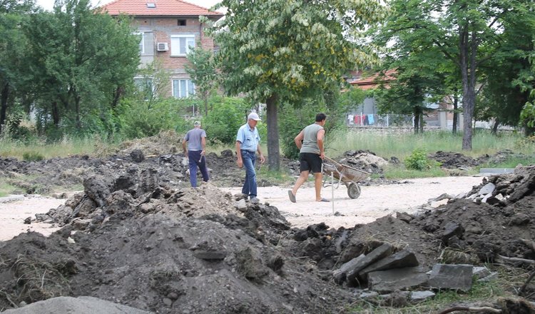 Правят модерна детска площадка в квартал "Марийно"
