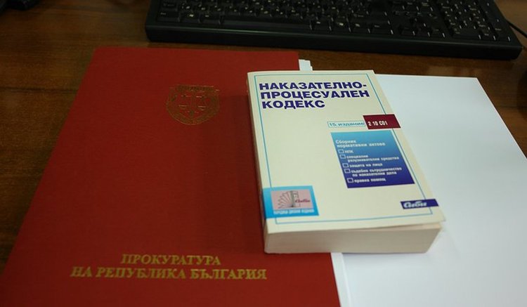 Условна присъда за шестима трафиканти, превели 22-ма през границата край Златоград