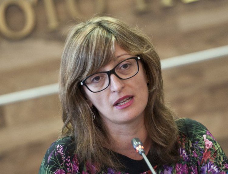 След Бъчварова на ред за бламиране изглежда и Екатерина Захариева 