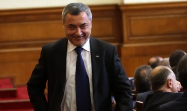 Персоните нямат значение, важно е изпълнява ли се програмата