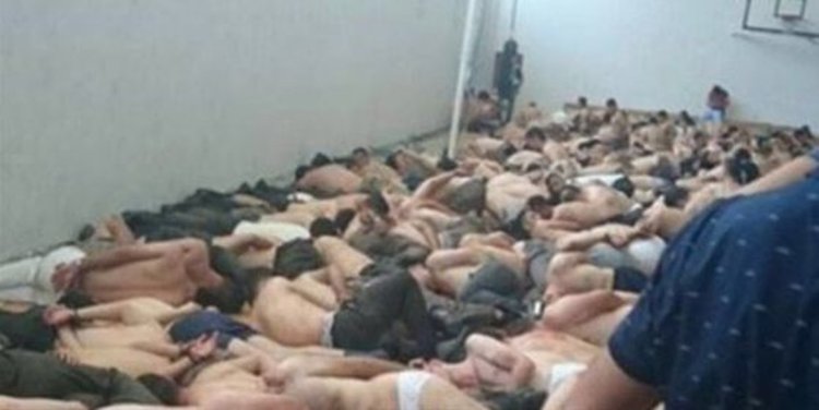 Войници, участвали в опита за преврат, са задържани и съблечени голи 