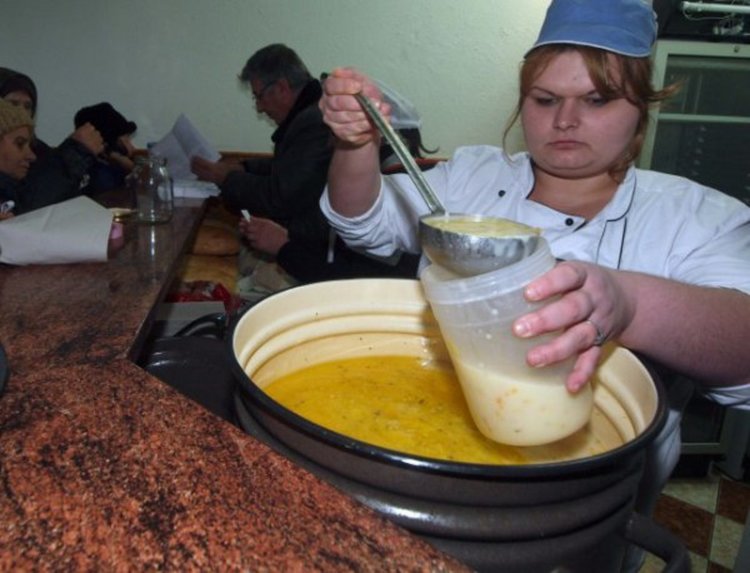 Майка откри хлебарка в бурканче с детска кухня  