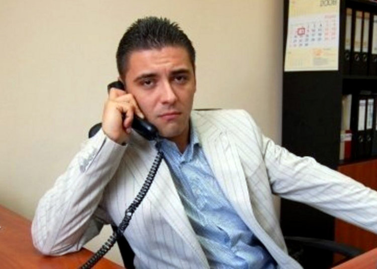 Взимат оръжието на адвокат, обвинен в закана за убийство