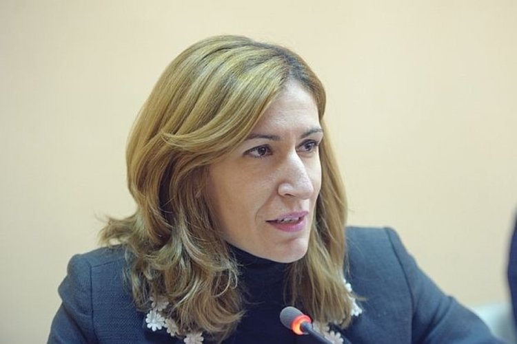 Ангелкова отговаря на въпрос на Хасан Азис за туризма