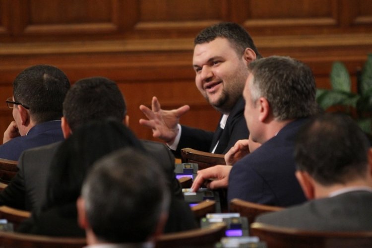 Продават имот на Пеевски 15 пъти по-евтино от ипотеката 