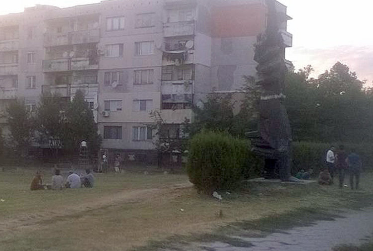 Разширяват лагера в Харманли с фургони, правят парно за мигрантите