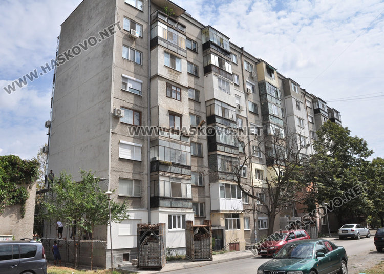 Демонтираха скелетата на блок 8 в Орфей, нямали разрешение за строеж