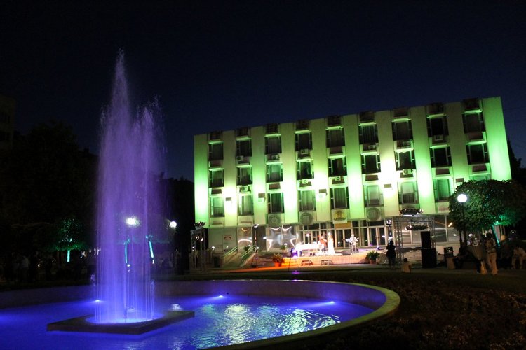 "Роял класик" свириха на открития пиано бар в Димитровград