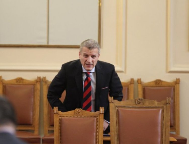 Москов: Фондът е плащал за лечение без да праща болни деца
