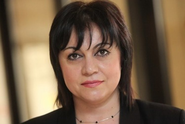 Нинова: Съединението доказва, че сме народ, който има куража да кове съдбата си  