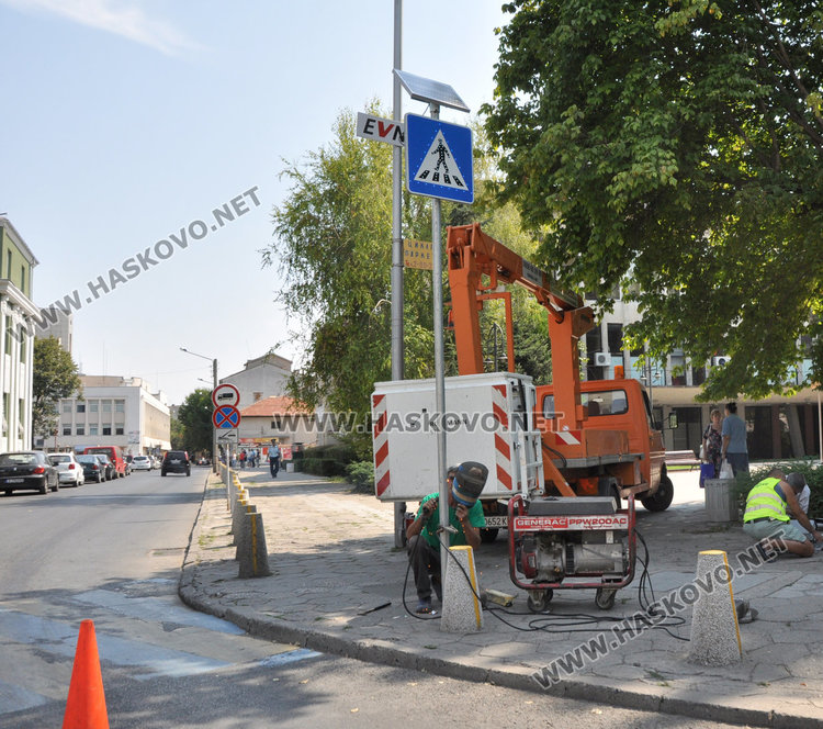 Светещи табели за пешеходна пътека слагат в Хасково
