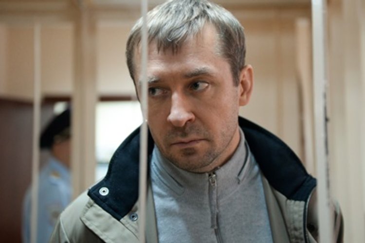 Семейството на полковник от борба с корупцията държи 300 млн. евро в швейцарки банки. Скандал в руски мащаб