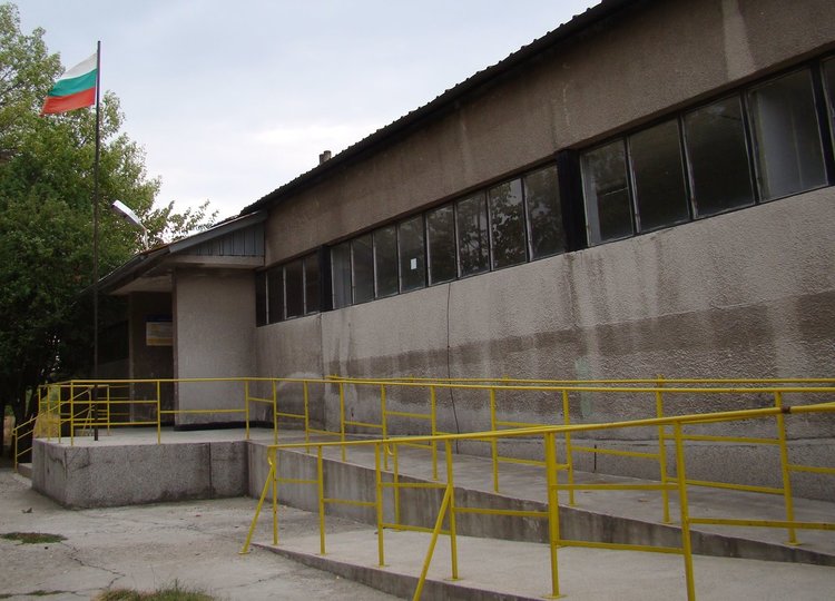 Синдикалисти направиха дарение на бившето СУПЦ в Димитровград