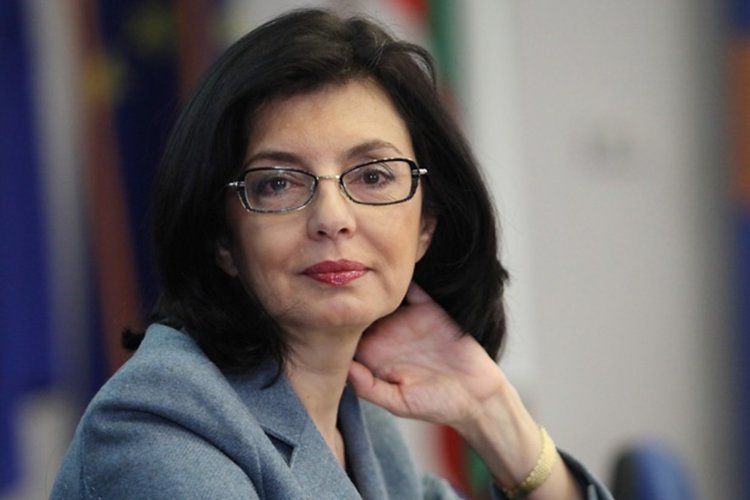 Кунева сезира прокуратурата за нарушения в Медицинския университет