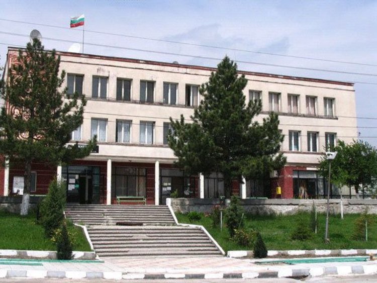 Изгорялата кола в Ябълково е собственост на кмета на селото
