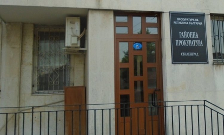 Осъдиха ефективно двама рецидивисти за шофиране без книжка