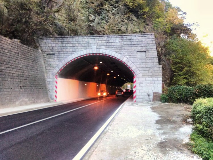 Трите тунела на пътя Асеновград - Смолян с LED осветление