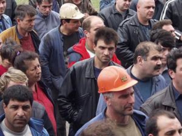 Плащат заплатите на миньорите, ако спрат с протестите