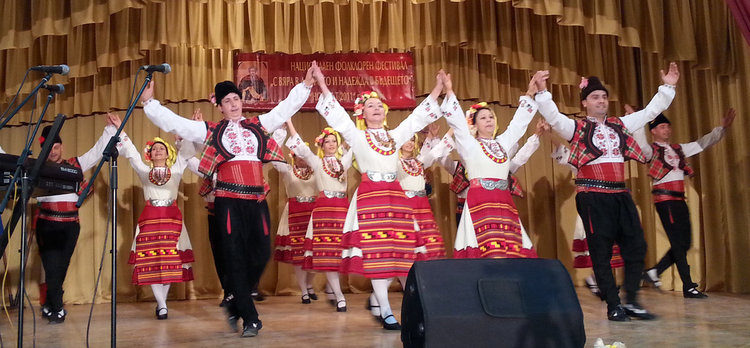 Четири златни медала за хасковски певци и танцьори във фолклорен фест