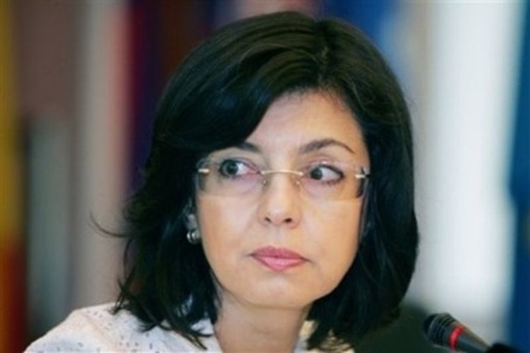 Меглена Кунева: Стипендиите за ромски деца не се раздават, за тях се кандидатства  