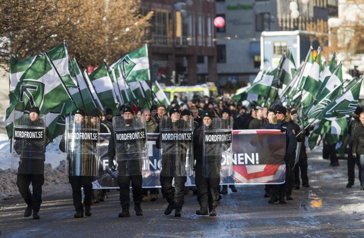 Шведски неонацисти на парад за победата на Тръмп. Очакват "световна революция" (видео)