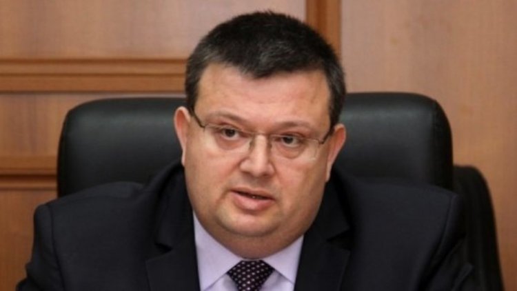 Цацаров сигнализира ВСС за 382 забавени дела