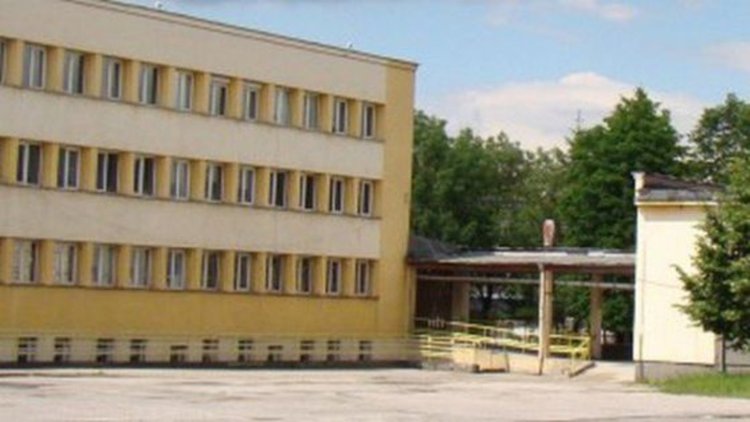 Психично болен нахлу в столично училище