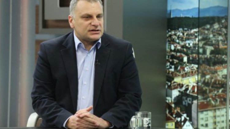 Курумбашев: Останахме без майка, баща ни е в оставка