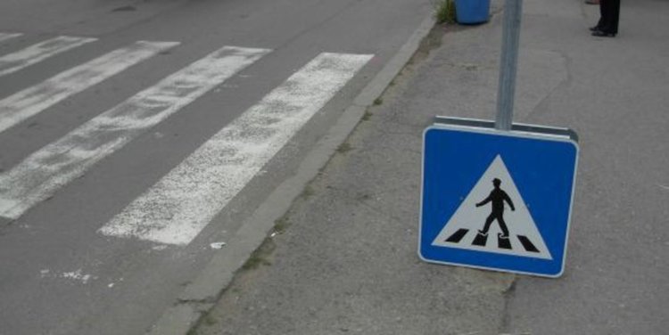 Дете и жена блъснати на пешеходни пътеки във Варна