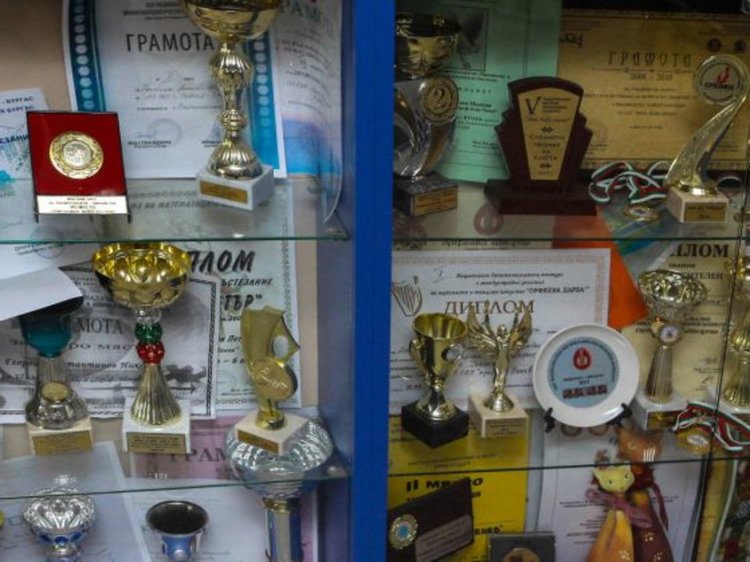 Българчета с медали от олимпиадата по математика в Пекин