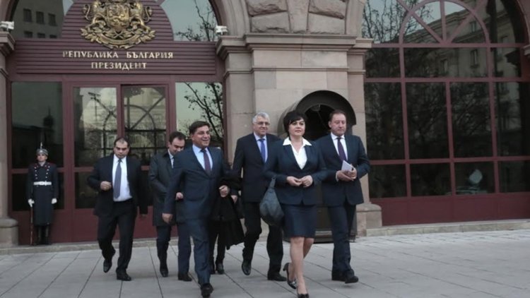 Нинова взе и върна мандата за съставяне на правителство