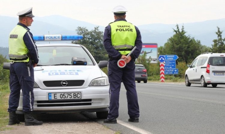Масова акция за нелегален превоз на бежанци