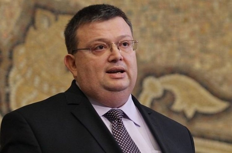 Според Цацаров "трите "Да" в референдума са задължителни