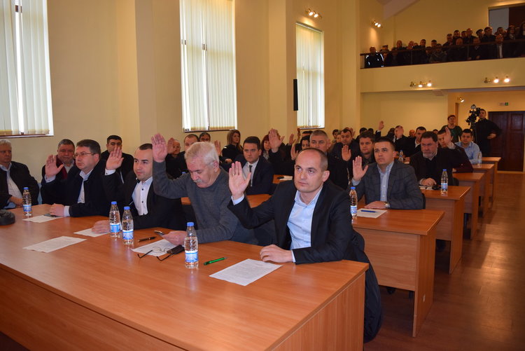 Политиците в Кърджали между „Войната на таралежите“ и „Голямото семейство“