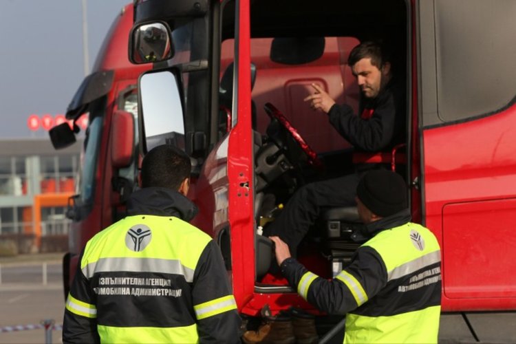 Евростат: В България май-много са бежанците от Афганистан