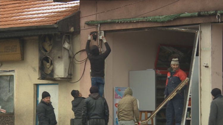 В Хитрино продължава разчистването и огледът на къщите