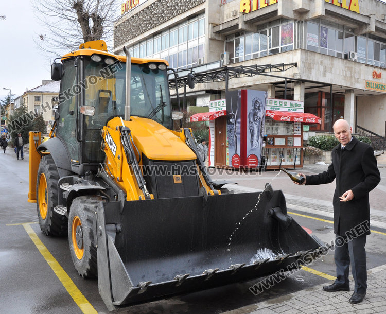 Общината купи за “Екопрогрес” багер за 166 бона 