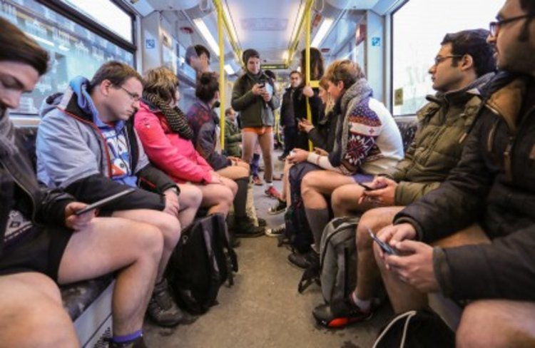 200 души пътуваха по бельо в метрото в Берлин