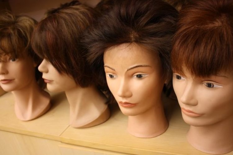 Майки и деца от Добрич даряват косите си за перуки на болни