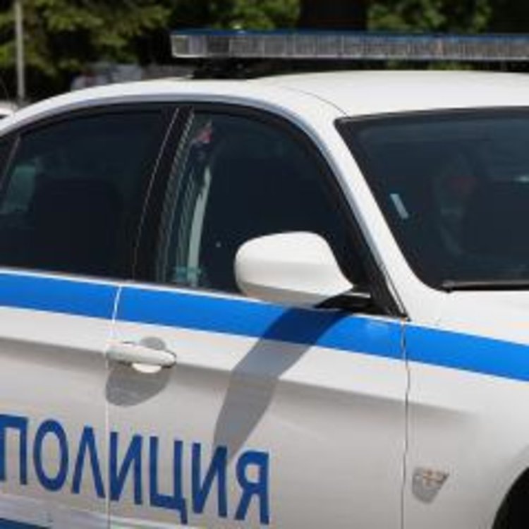 Млад мъж стреля по такси след скандал на пътя