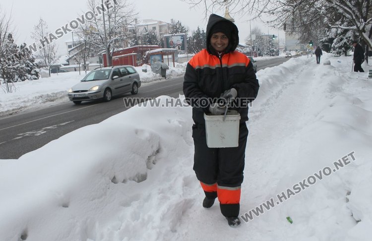 Тротоарите в Димитровград - ледена пързалка